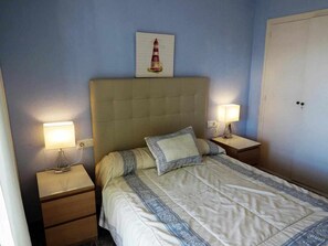 2 bedrooms, free WiFi, bed sheets - Benirent Halcon 12C (Benidorm)