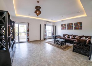 49–tuumainen LED-televisio, jossa satelliittikanavat