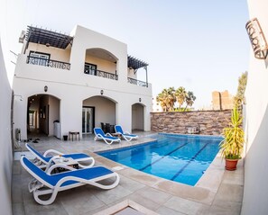 Outdoor pool - Royal Home Villa Apartment (Luxor)