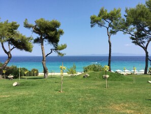 Sun loungers, beach towels - Stone villa with sea view, 4-6 persons, quiet location (Kriopigi)