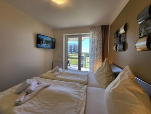 2 bedrooms, iron/ironing board, free Internet, bed sheets