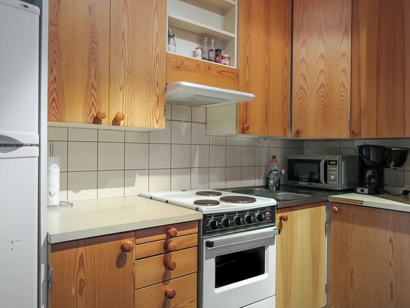 Fridge, microwave, cookware/dishes/utensils