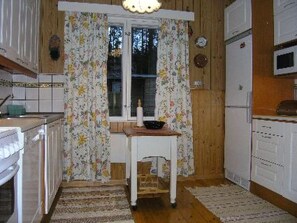 Jääkaappi, mikroaaltouuni, astianpesukone