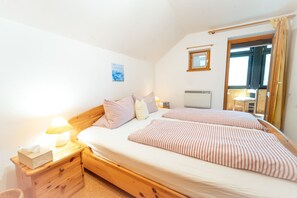 3 slaapkamers, een bureau, een strijkplank/strijkijzer, gratis wifi
