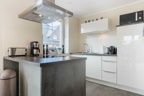 Kühlschrank, Mikrowelle, Ofen, Geschirrspüler