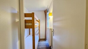 2 bedrooms, WiFi, bed sheets