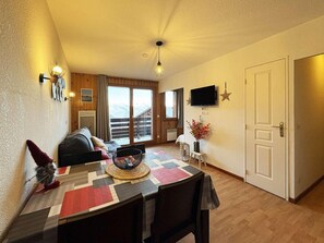 TV - Ski-in/ski-out & foot of the slopes, 2nd floor, view valley, fitness, swimming pool, sauna, hammam (Les Orres)