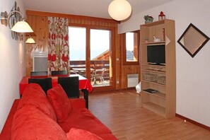 TV - Ski-in/ski-out & foot of the slopes, 2nd floor, view valley, fitness, swimming pool, sauna, hammam (Les Orres)