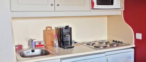 Refrigerador, microondas, horno y tostadora