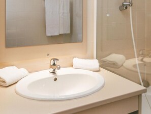 Bathtub - 300m from resort center, parking, tv, ski locker, 29m², Le Collet d'Allevard (Allevard)