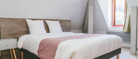 Free WiFi, bed sheets