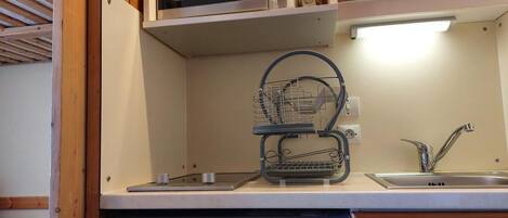 Køleskab, mikrobølgeovn, opvaskemaskine