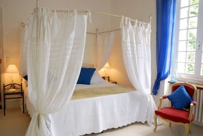 7 chambres, coffres-forts dans les chambres, fer et planche Ă repasser