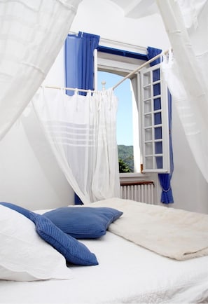 7 chambres, coffres-forts dans les chambres, fer et planche à repasser