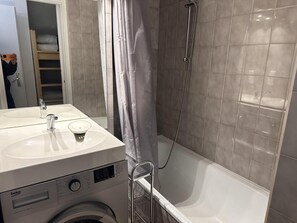 Bathtub