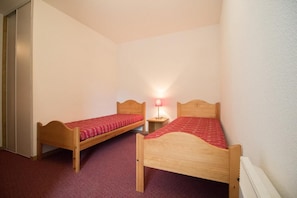 2 bedrooms, WiFi, bed sheets