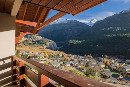 Enceinte de l’hébergement. Terrasse, balcon, parking, télévision, casier à ski, 43m², La Norma