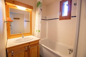 Bathtub