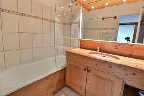 Bathtub