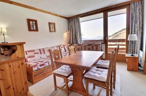 Dining - 10m from ski slopes, 9th floor, balcony, ski locker, 33m², Méribel-Mottaret (Méribel - Les Allues)
