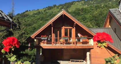 300m from ski lifts, sauna, hammam, balcony, fireplace or stove, parking, ski locker, 85m², Valloire
