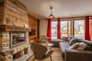 TV, fireplace, DVD player - 350m from shops, fitness, sauna, hammam, balcony, fireplace or stove, ski locker, 85m², Valloire (Valloire)
