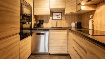 Kühlschrank, Mikrowelle, Ofen, Geschirrspüler