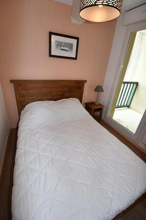 2 室のベッドルーム、WiFi (無料)