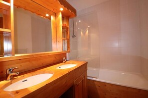Bathtub
