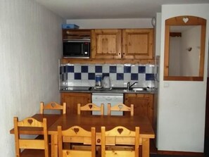Fridge, microwave, dishwasher - 300m from resort center, 2nd floor, view mountain, tv, 43m², Orcières Merlette 1850 (Orcières)