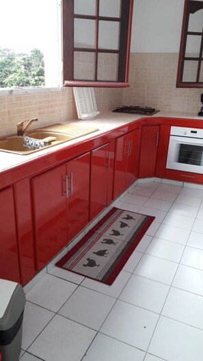 Micro-ondes, cafetière/bouilloire