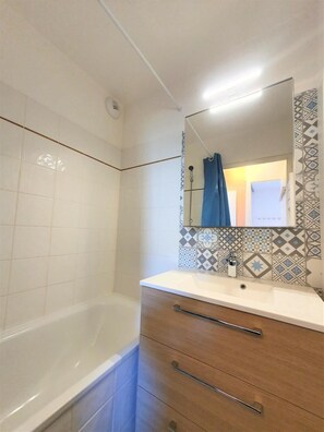 Bathroom - 200m from resort center, 3rd floor, balcony, tv, ski locker, 32m², Superdévoluy (Le Dévoluy)