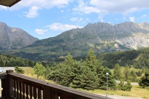View from property - 200m from resort center, 3rd floor, balcony, tv, ski locker, 32m², Superdévoluy (Le Dévoluy)