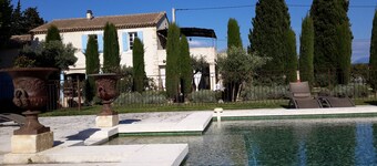Accommodation in Drôme provençale in an 18th century farmhouse with swimming pool