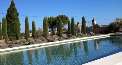 Accommodation in Drôme provençale in an 18th century farmhouse with swimming pool