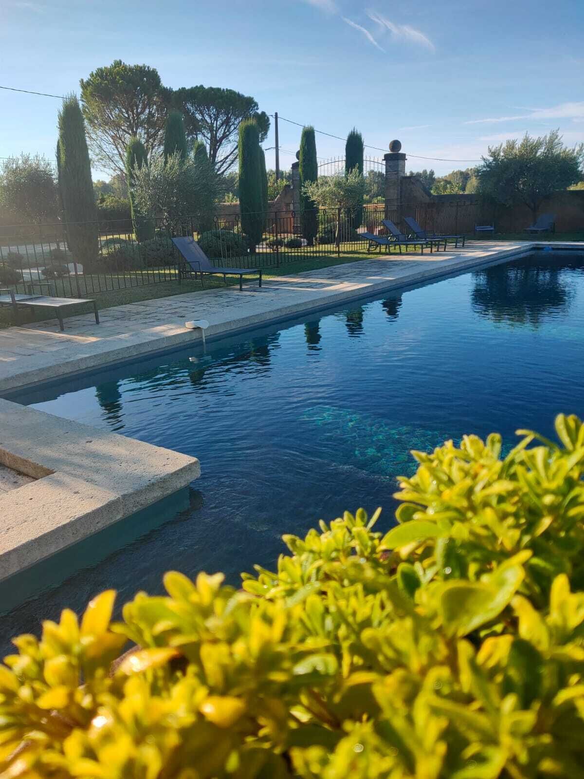 حمّام سباحة خارجي