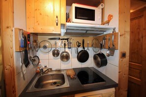 Kjøleskap, mikrobølgeovn og oppvaskmaskin
