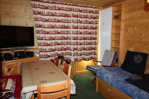 Living area - 100m from resort center, balcony, tv, 20m², Tignes (Tignes)