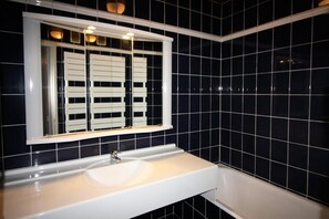 Bathtub