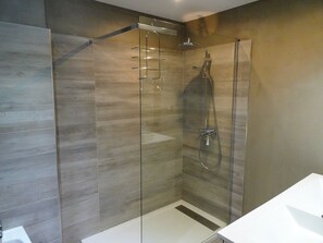 Bathtub, free toiletries, hair dryer, bathrobes