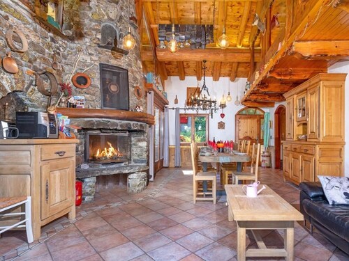 Chalet, wifi, pied des pistes de ski, remise en forme, sauna, terrasse, balcon