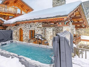 Outdoor spa tub - Chalet, wifi, ski-in/ski-out & foot of the slopes, fitness, sauna, terrace, balcony (Villaroger)