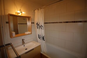 Bathtub