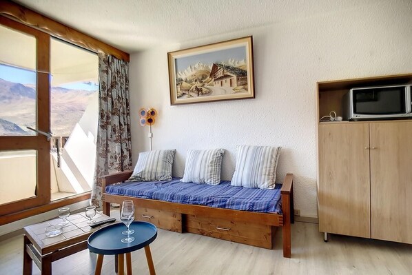 Interior - 200m from resort center, 5th floor, view ski slopes, balcony, tv, ski locker, 26m², Les Menuires (Les Menuires)