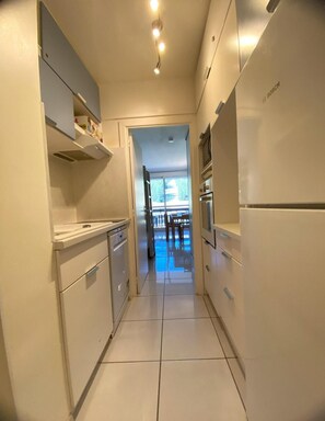 Fridge, oven, coffee/tea maker