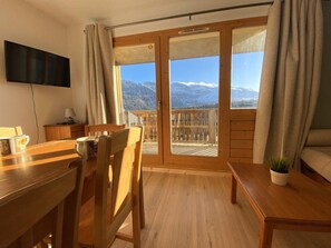 Interior - 200m from ski slopes, 2nd floor, view mountain, balcony, tv, ski locker, 32m², Superdévoluy (Le Dévoluy)