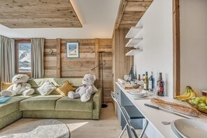 Living area - 50m from resort center, 1st floor, view mountain, balcony, tv, ski locker, 40m², Tignes (Tignes)