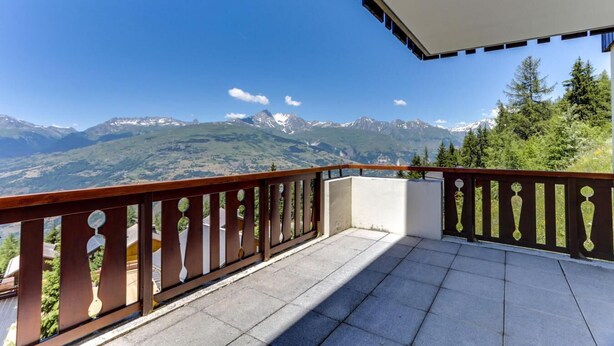 A balcony with a view of snow-capped mountains and a clear blue sky. - 150m from ski slopes, 1st floor, terrace, tv, 75m², Peisey-Vallandry (Landry)
