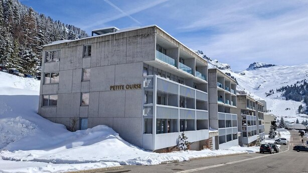 A multi-story building with a name sign 'PETITE OURSE' in a snowy mountainous area. - 100m from shops, 2nd floor, view mountain, tv, 30m², Flaine (Flaine)