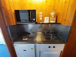 Kylskåp, mikrovågsugn, ugn och diskmaskin